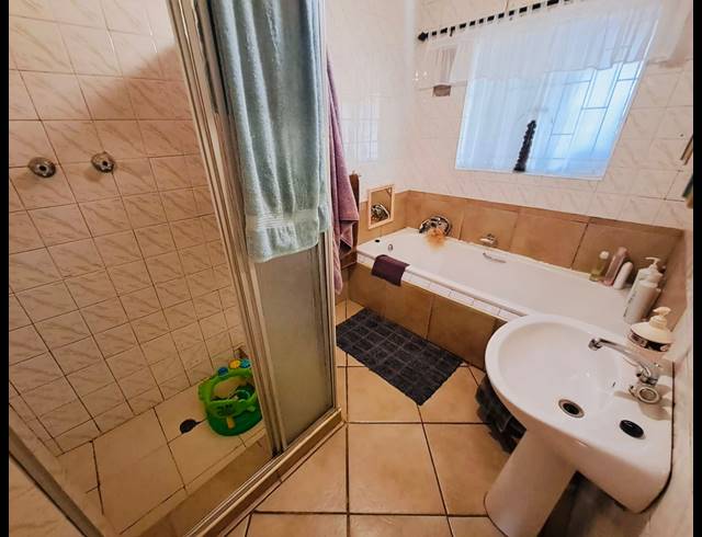 3 BEDROOM HOUSE FOR SALE IN ROTHDENE